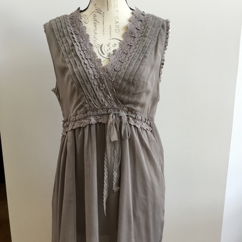 Studio Y taupe dress